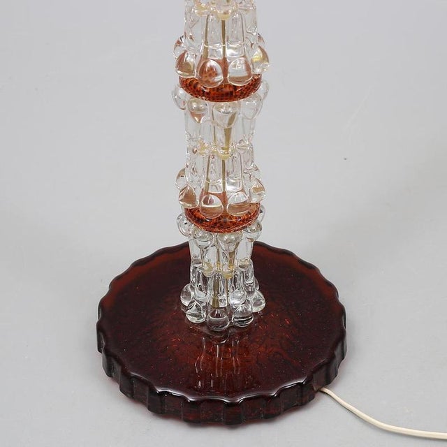 Orrefors Floor Lamp in Orange and Clear Glass attributed to Carl Fagerlund for Orrefors, Sweden, 1960s For Sale - Image 4 of 6