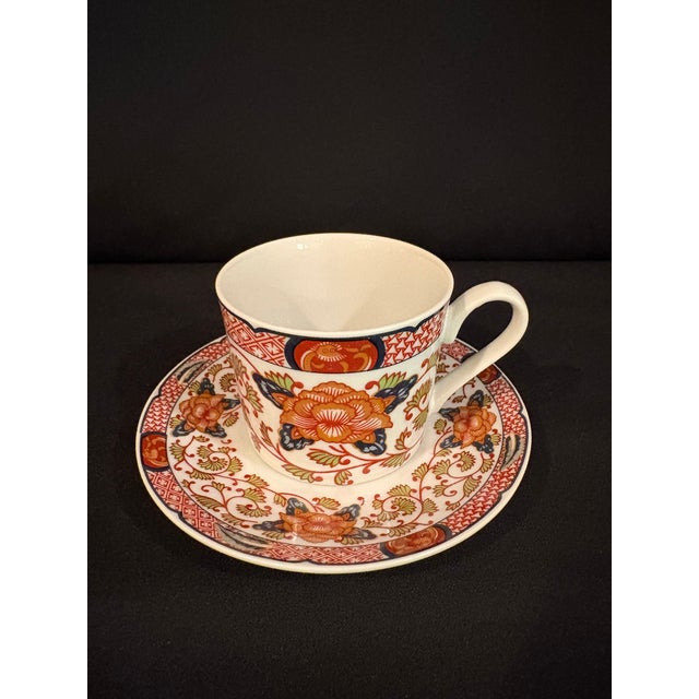 Japanese Mid 20th Century Mid Century Imari Style Cup and Saucer in the Peony Pattern by Georges Briard - Set of Three For Sale - Image 3 of 9