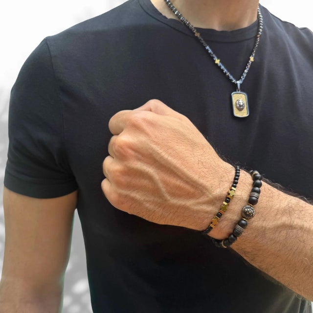 Exude power and sophistication with the Black Onyx Stone King Lion Beaded Bracelet, a striking and meaningful accessory...