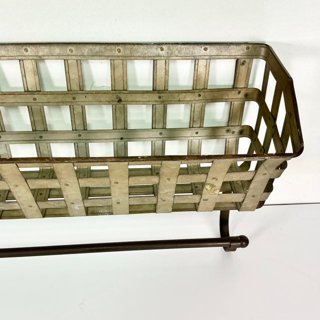 1970s Vintage Farmhouse Boho Chic Rustic Tin Wall-Mounted Basket Shelf With Towel Bar. For Sale - Image 4 of 18