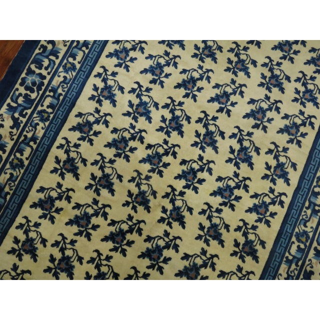 Early 21st Century Early 21st Century White Blue Chinese Rug - 5'1" x 8'1" For Sale - Image 5 of 6