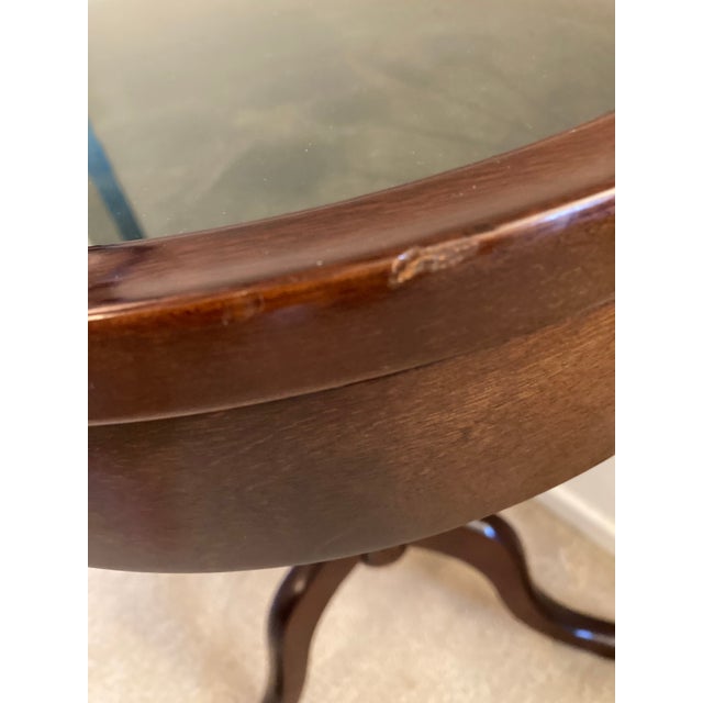 1930’s Mahogany Pedestal Felt Lined Lift Top Showcase Side Table by the Bombay Company For Sale - Image 9 of 11