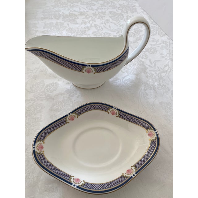 Traditional Late 20th Century Wedgwood Waverley Bone China Gravy Boat and Under-Plate Mint Condition For Sale - Image 3 of 12