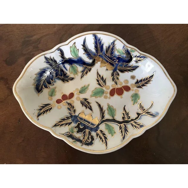 White Antique 18th Century English Duesbury Derby Kakiemon Imari Porcelain Oval Plate Decorated with Chestnuts For Sale - Image 8 of 9