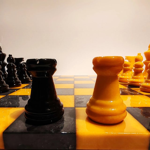 1970s Rare Colors Luxury Chess Set in Genuine Hand Carved Italian Alabaster of Volterra For Sale - Image 10 of 11