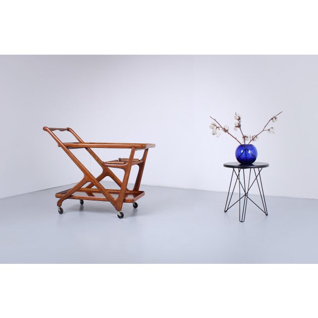 Mid-Century Modern Italian Style Serving Trolley in Walnut by Cesare Lacca for Cassina, 1960s For Sale - Image 3 of 18