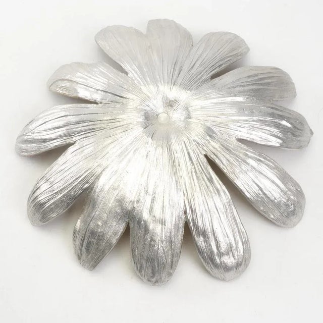 Michael Aram Michael Aram for Waterford "Daisy Flower" Enameled Aluminum Bowl For Sale - Image 4 of 8