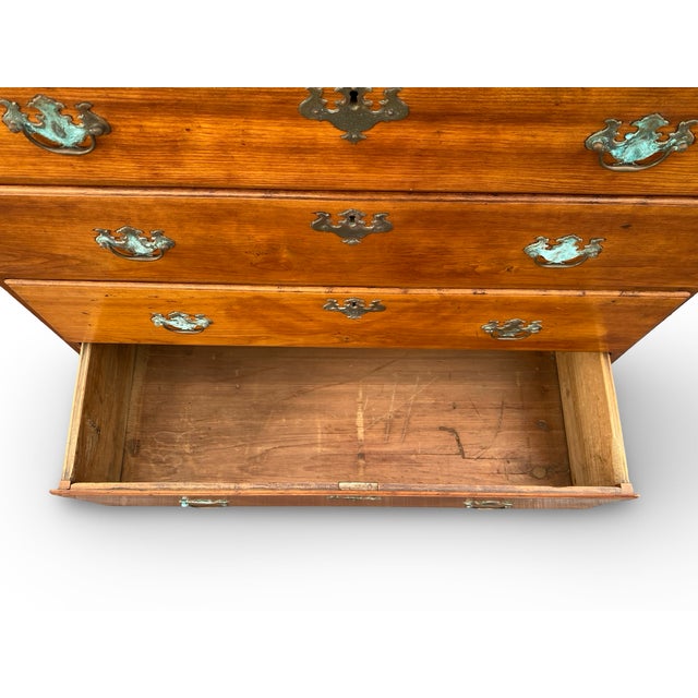 Early 19th Century American Federal Solid Cherry Chest of Drawers, Circa 1800-1820 For Sale - Image 10 of 18