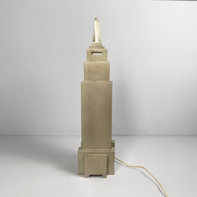 Plastic Italian Modern Skyscraper-Shaped Table Lamp by Lisola Che Non Cè, 1980s For Sale - Image 7 of 18