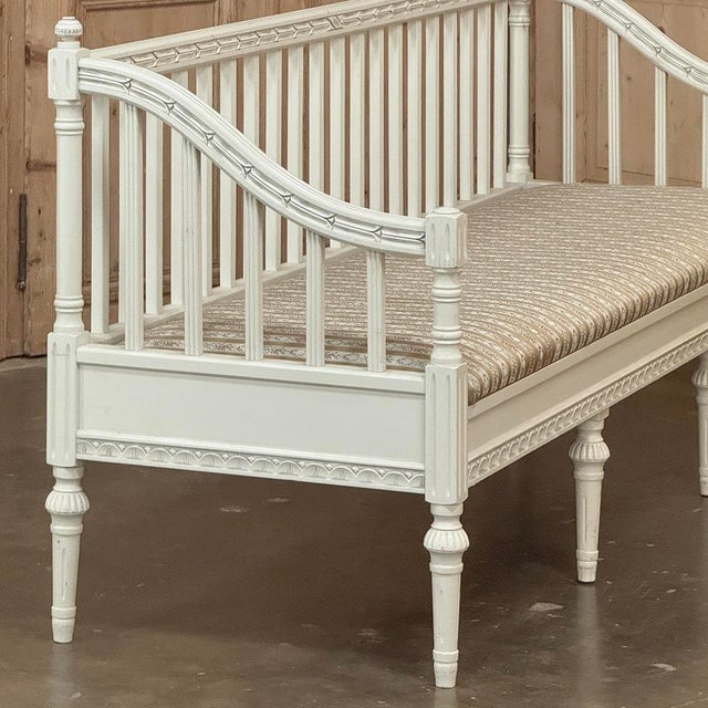 Wood 18th Century Swedish Gustavian Painted Settee ~ Neoclassical Design For Sale - Image 7 of 18