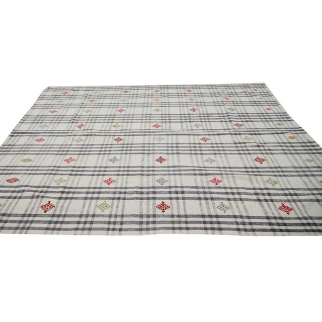 Vintage Embroidered Turkish Adana Kilim Rug- 6′8″ × 9′3″ For Sale - Image 4 of 7