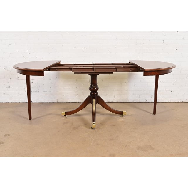1980s Baker Furniture Style Georgian Banded Mahogany Pedestal Extension Dining Table, Newly Refinished For Sale - Image 5 of 11