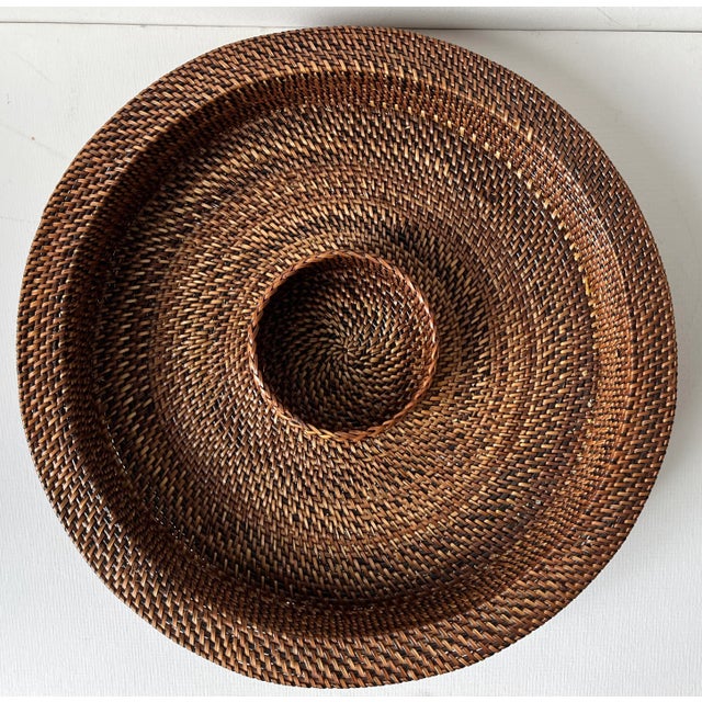 Woven Brown Rattan Chip & Dip Serving Basket For Sale In New York - Image 6 of 9