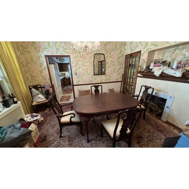 Henkel Harris Mahogany Dining room table and 6 chairs (2 are armchairs). Great condition, minor surface blemishes. Chairs...