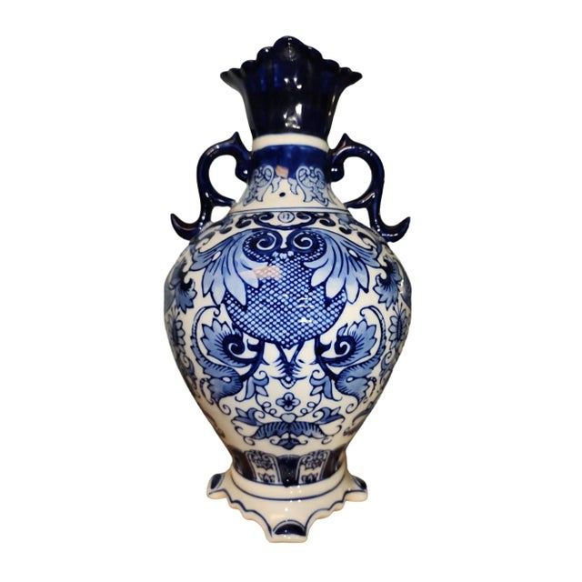 Chinoiserie 20th Century Continental Twin Handled Blue and White Vase For Sale - Image 3 of 6