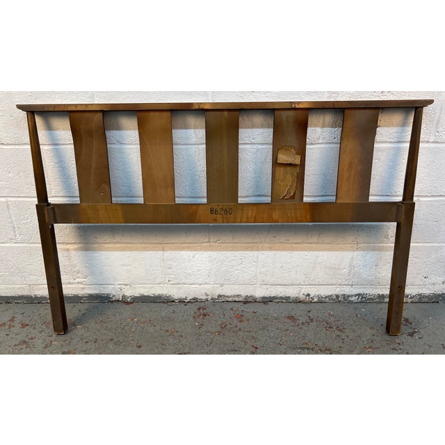 Mid-Century Modern Vertical Slat Walnut Headboard For Sale In New York - Image 6 of 7