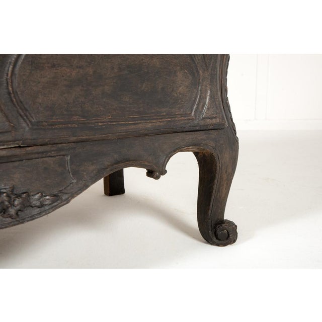 18th Century French Ebonised Bombe Commode For Sale - Image 3 of 12