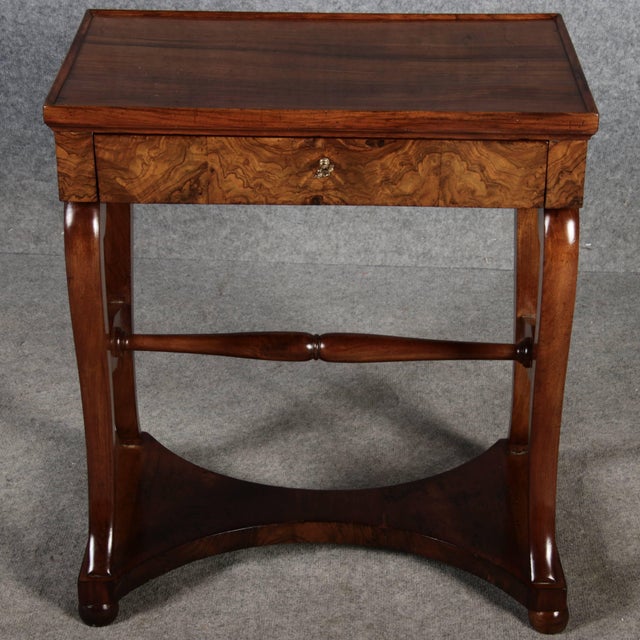 Small Antique Biedermeier Side Table in Walnut, 1830 For Sale - Image 6 of 18