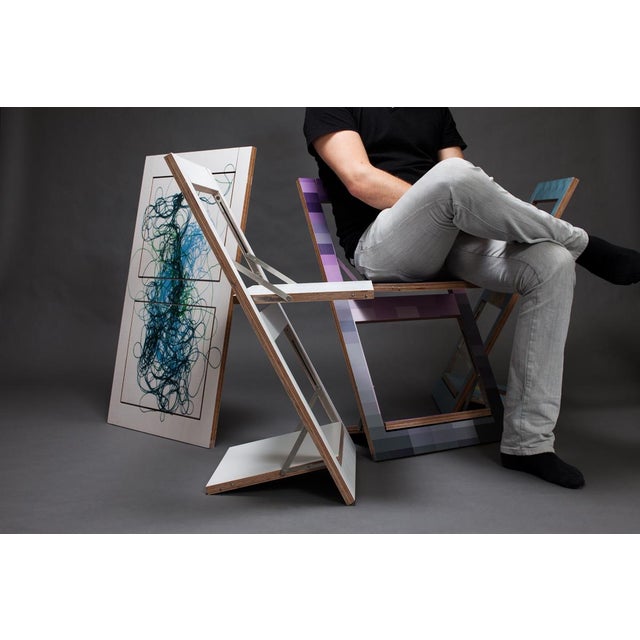 This folding chair doesn't need to hide like most of his fellows. Fläpps is a mere 20 mm flat and his beautiful art-prints...