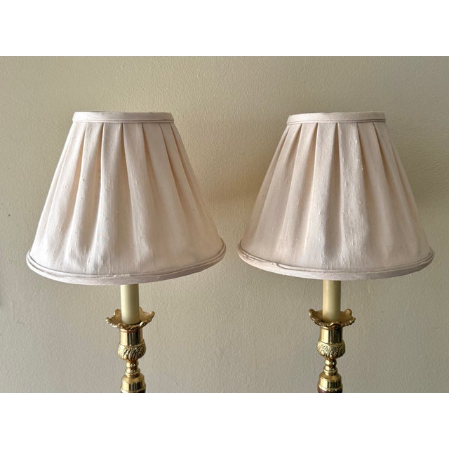 Traditional 1990s Wood and Brass Pillar Candlestick Lamp Pair With Pleated Shades For Sale - Image 3 of 13