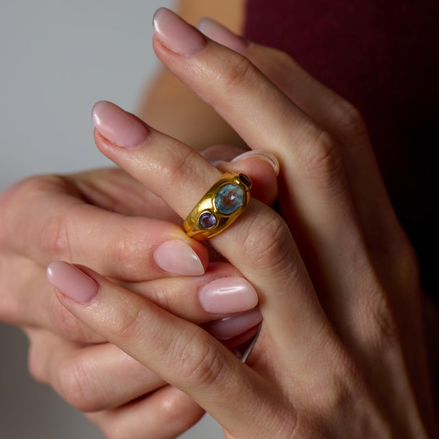 This vintage Bvlgari cocktail ring is a bold yet refined expression of the house’s iconic 1970s design language, where...