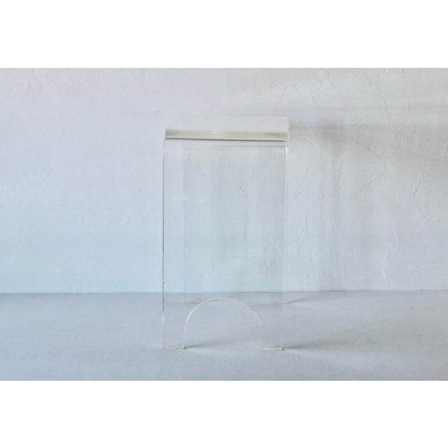 Contemporary 1980s Minimalist Waterfall Thick Lucite Vanity Bench Stool Side Table Leg Cutout Detail Vintage For Sale - Image 3 of 10