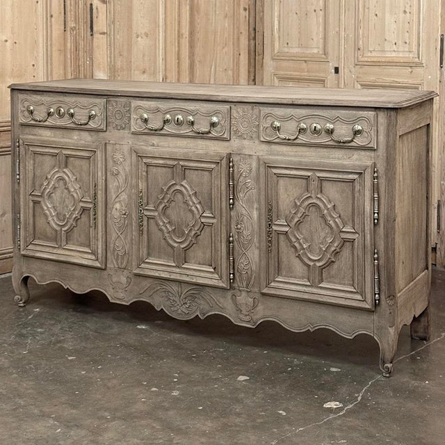 French Country 18th Century Country French Louis XIII Buffet in Stripped Oak For Sale - Image 3 of 18