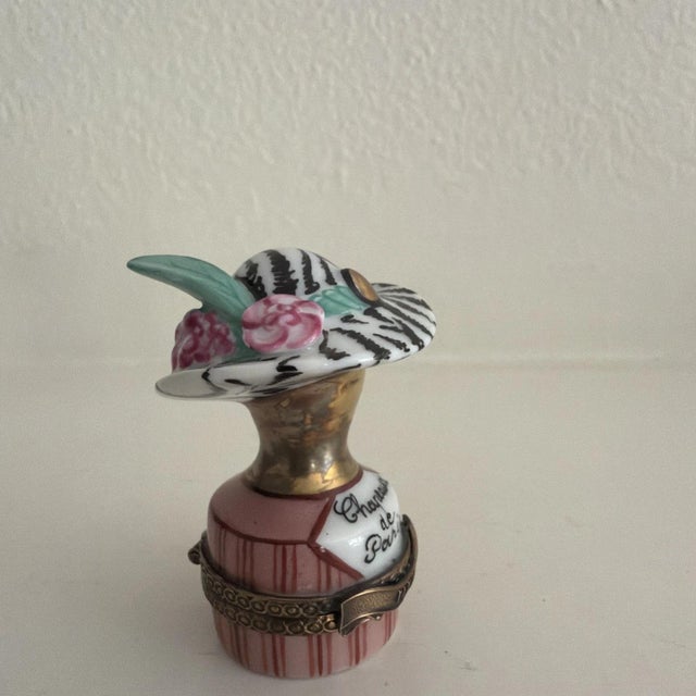 Limoges, France Lovely Chanille Limoges Trinket Box Chapeaux De Paris Rose / Pink with a zebra print (Retired) For Sale - Image 4 of 5