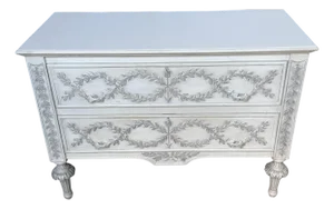 Italian Hand-Carved Tuscan Chest with Laurel Garlands in Antiqued Silver Leaf