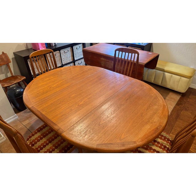 1980s Danish Modern Solid Teak Round Extendable Dining Set by Benny Linden | Table, 4 Spindle Chairs & 2 Leaves For Sale - Image 5 of 6