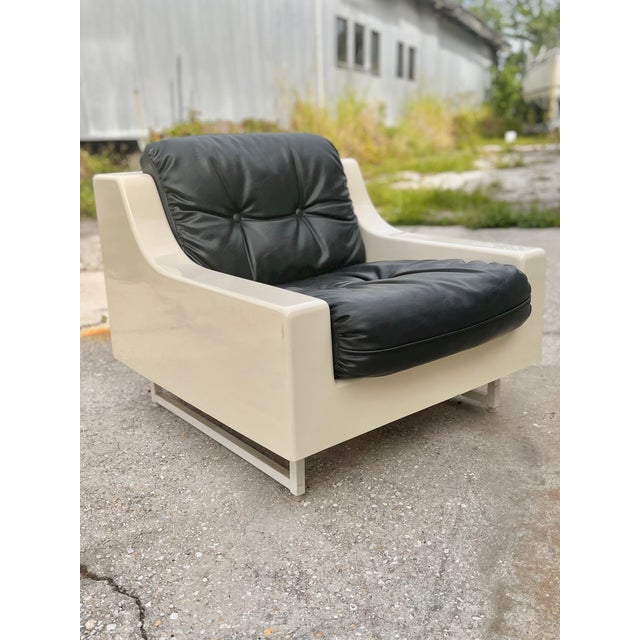 Black Mid Century Modern Sofa Set in Fiberglass With Black Tufted Cushions | Homecrest Style c.1960s For Sale - Image 8 of 18