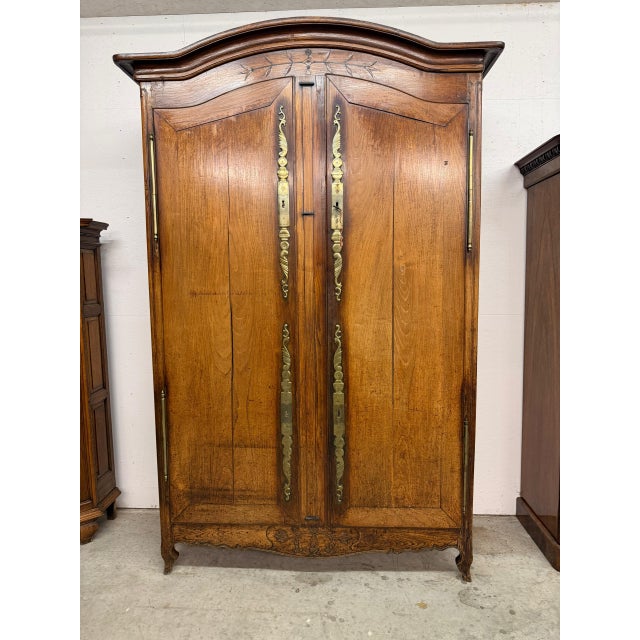 French Country 18th Century Country French Louis XV Style Chestnut Armoire With Bonnet Top, Circa 1790 For Sale - Image 3 of 14