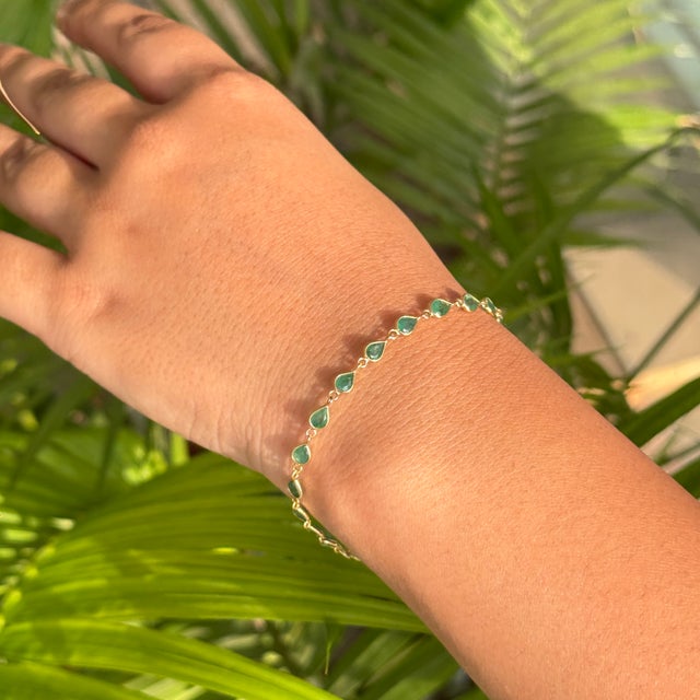 3.7 Carat Zambian Emerald Bracelet Crafted in 18k Yellow Gold Gift for Mom For Sale - Image 13 of 18