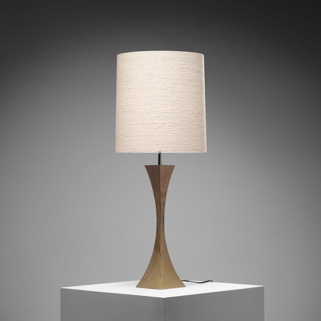 An exceptionally large table lamp designed by Grillo & Tonello for High Society in Italy in 1972. Characterised by its...