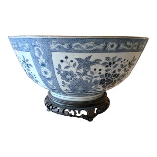 Mid 20th Century Blue and White Chinoiserie Ceramic Bowl on Wooden Stand For Sale