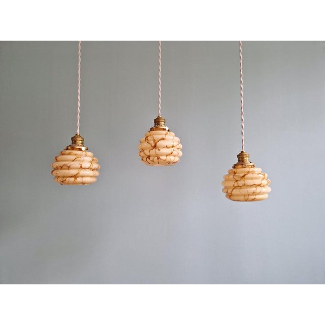 Art Deco Pendant Light in Marbled Opaline and Uranium Glass from Scailmont, Belgium, 1920s-1930s For Sale - Image 15 of 18