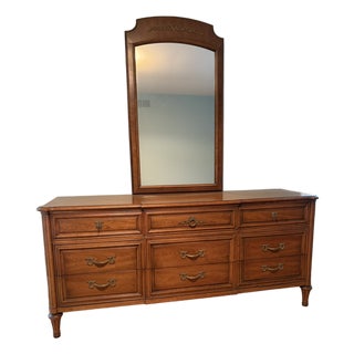 Vintage Henredon Heritage Walnut Italian Provincial 9-Drawer Lowboy With Mirror (5300 Series) For Sale