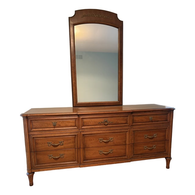 Vintage Henredon Heritage Walnut Italian Provincial 9-Drawer Lowboy With Mirror (5300 Series) For Sale
