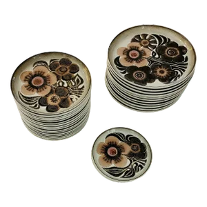 Westbury "Poppy Pattern" Plates, Made in England. The Group Includes - 11 Dinner, 16 Lunch