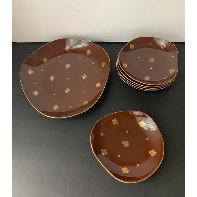 Mid-Century Modern Mid-Century Chocolate Brown & 22k Gold Floral Dessert Plate Set With Freeform Cake Platter — Serving for Six, Set of 7 Pieces For Sale - Image 3 of 11
