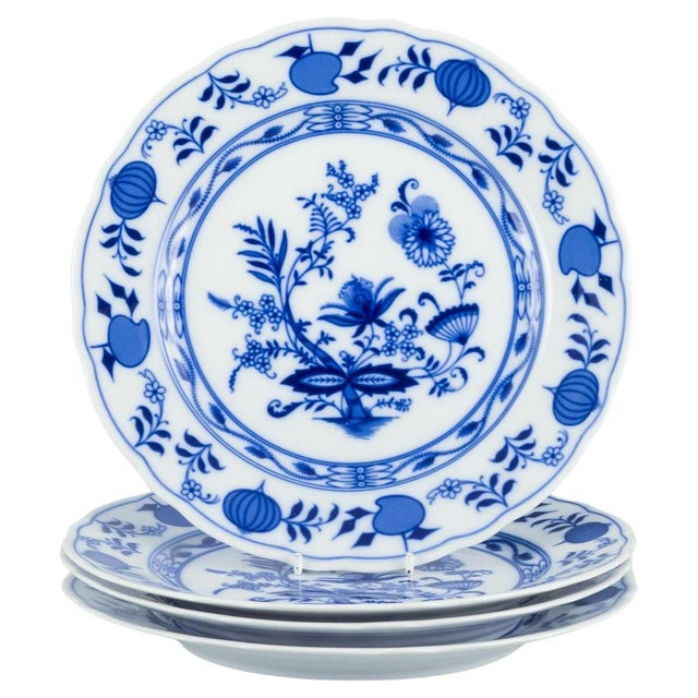 Porcelain Dinner Plates with Blue Onion Patterned Decoration, 1930s, Set of 4 For Sale - Image 6 of 6