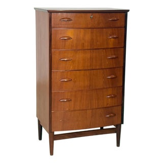 Mid-Century Modern Danish Chest of Drawers in Teak For Sale