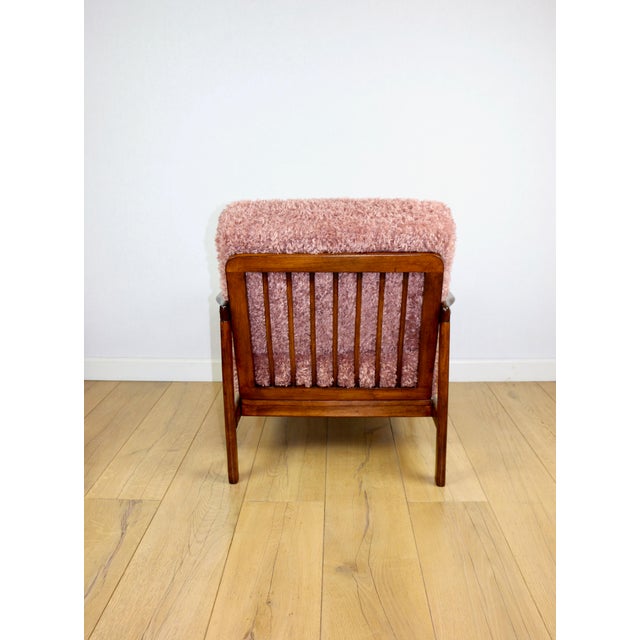 1970s Vintage Wooden Armchair in Pink Long Hair Upholstery from Z. Bączyk, 1970s For Sale - Image 5 of 11