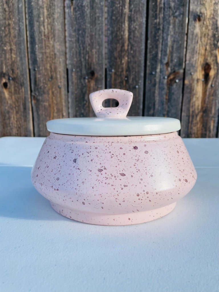 食器 BAUER POTTERY Pasta Bowl Pink Vintage Mid Century Modern Bauer Pottery Pink and White Serving