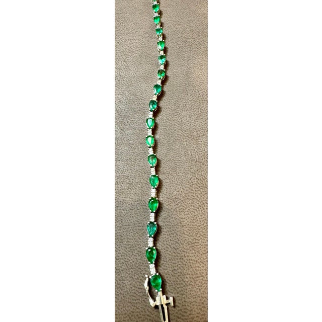 8 Carat Natural Zambian Emerald and Diamond Tennis Bracelet 14 Karat White Gold For Sale - Image 4 of 18