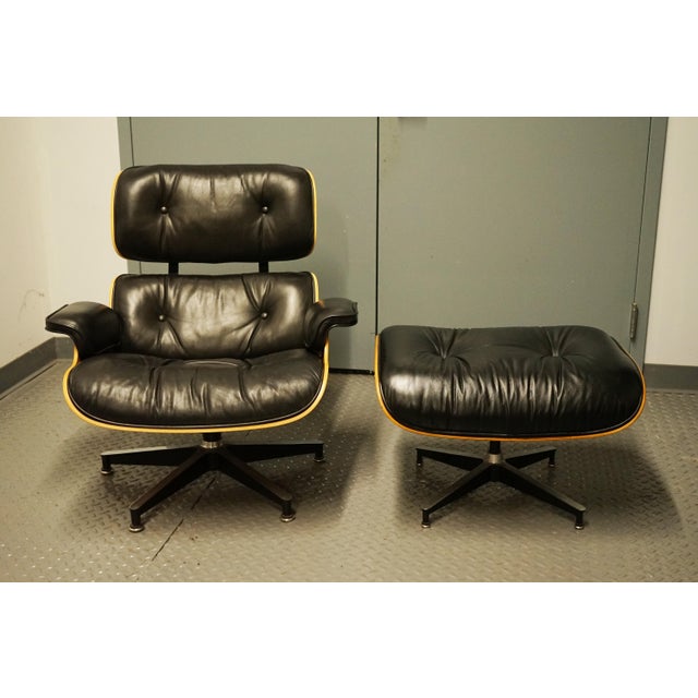 Mid-Century Modern Mid-Century Modern Eames Lounge Chair and Ottoman in Black Leather For Sale - Image 3 of 12