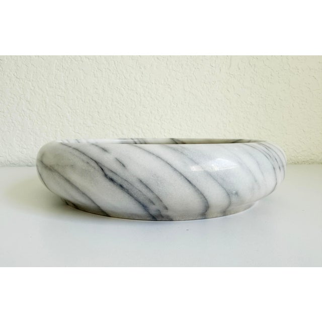 Mid-20th century Italian marble catchall bowl with timeless style. Formed of solid white marble with deep gray veining....