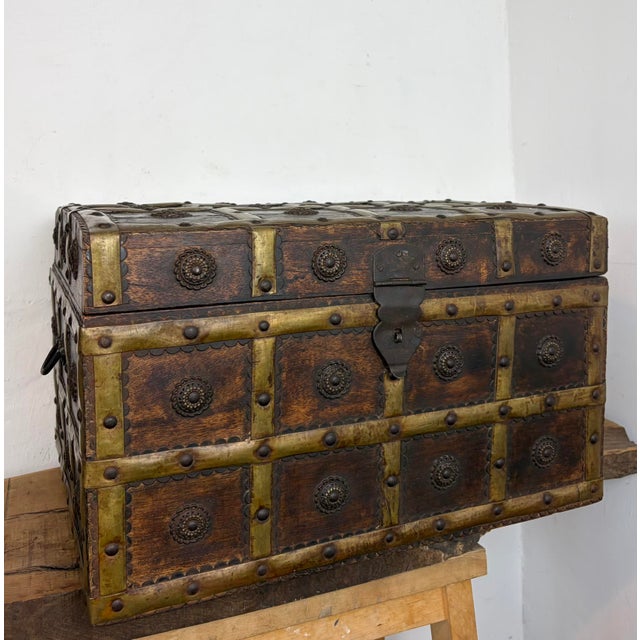 Antique Anglo-Indian Wood and Brass-Bound Trunk, 19th Century For Sale - Image 3 of 15