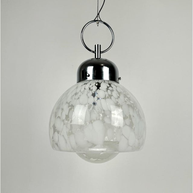 Mid-Century White Speckled Murano Glass Pendant Lamp, Italy, 1970s Up to 250V (Europe/UK Standard).The wiring of this item...