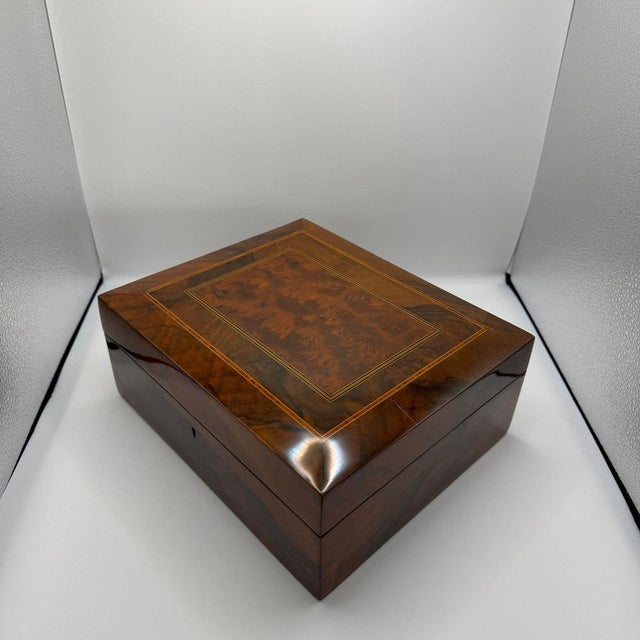 Neo-Classical Vanity Box in Walnut and Velvet, South Germany, 1900s For Sale - Image 3 of 18